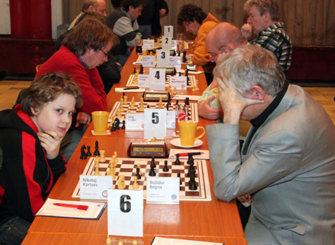 Nikolaj Kartsev (11) gegen Ex-Bezirksmeister Begna Nikolaj Kartsev (11) gegen Ex-Bezirksmeister Begna