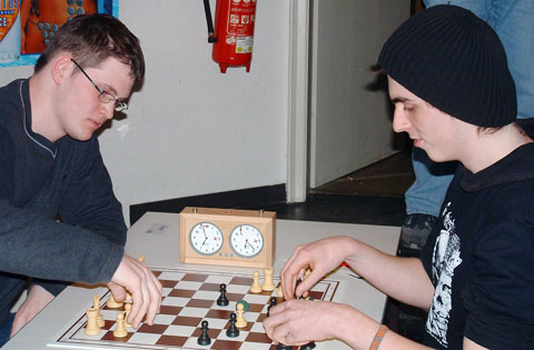 Thomas Fiebig nach seiner Niederlage gegen Tobias Schütte (rechts)